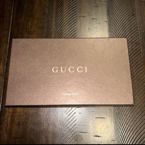 Gucci Monogram Heart Wallet - Picture 9 of 9